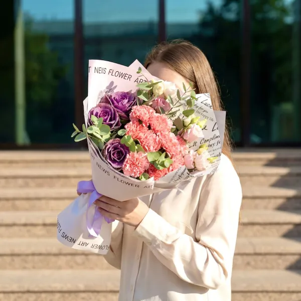 Букет из гвоздик и брассики