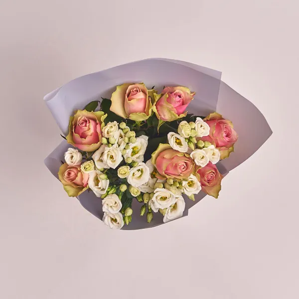 Букет из эустом и розово-зеленых роз (50 см)