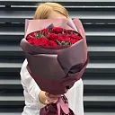 Букет из роз и эрингиума