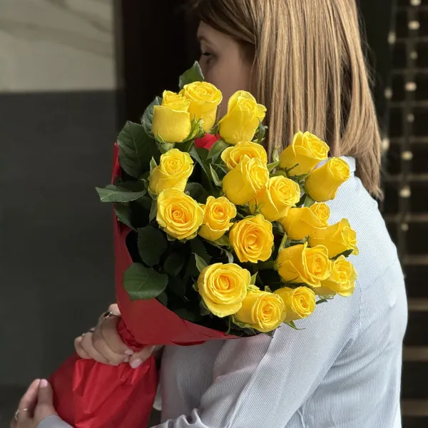 Букет из 19 жёлтых роз (70 см)