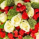 23 белых и красных роз микс большой