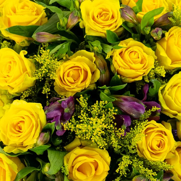 Букет из альстромерий и жёлтых роз