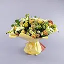 Букет из маттиол, роз и хризантем