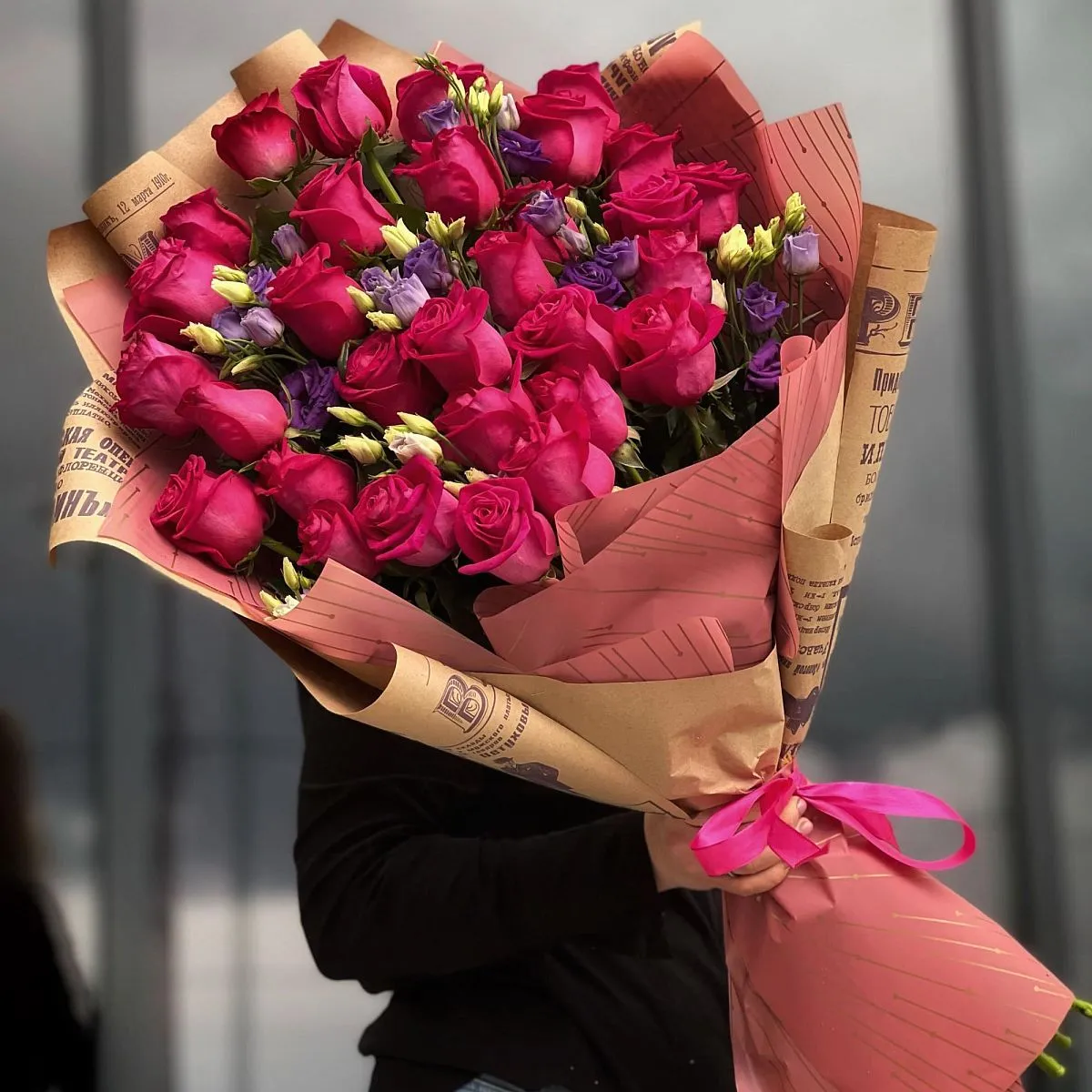 Букет роз и эустом (60 см)