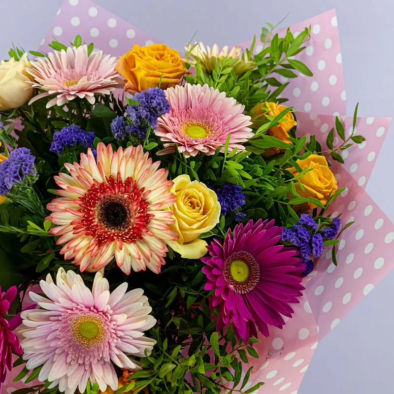 Букет из гербер микс и роз микс