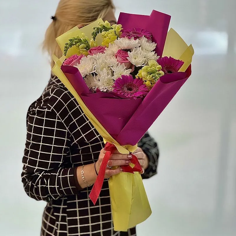 Букет из гербер, роз и хризантем кустовых