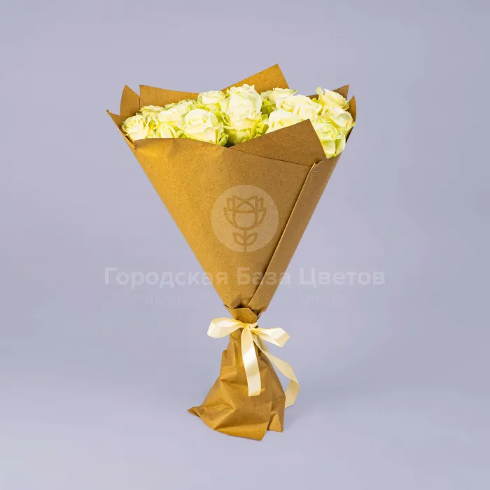 35 бело-зеленых роз (50 см)