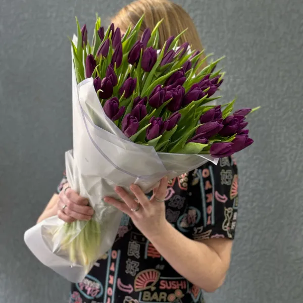 41 бордово-фиолетовый тюльпан