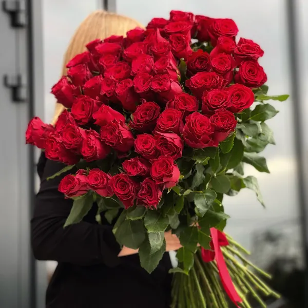 75 красных роз (60 см)