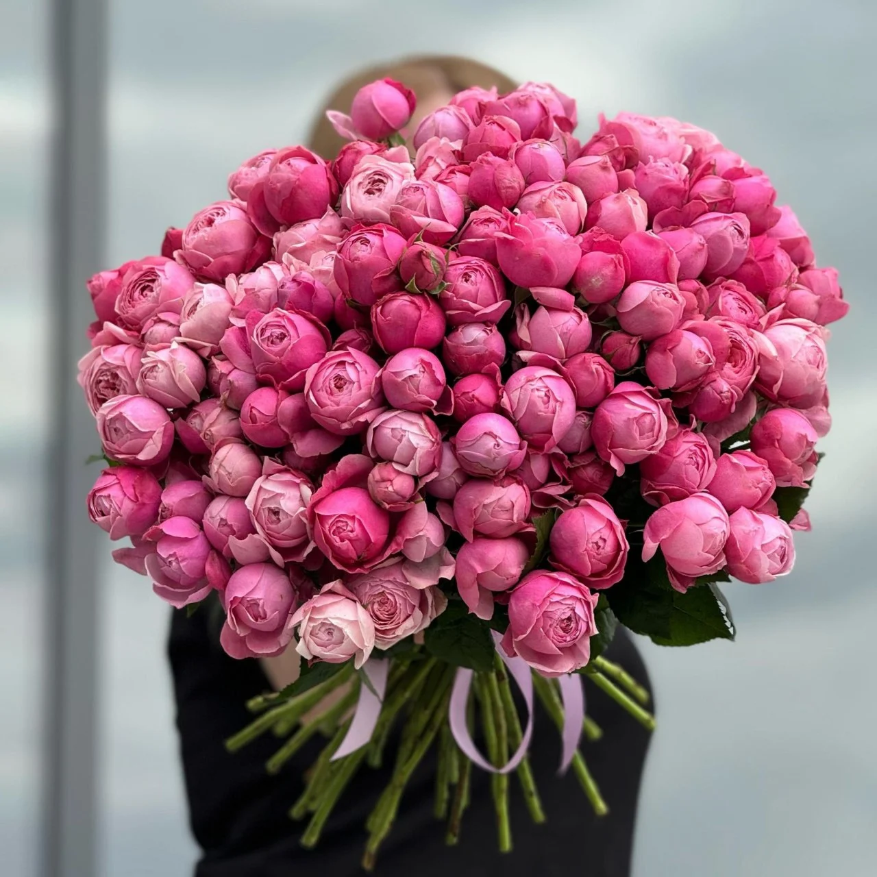 49 розовых кустовых роз (60 см)