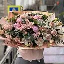 Букет из эустомы, пион и аспидистра