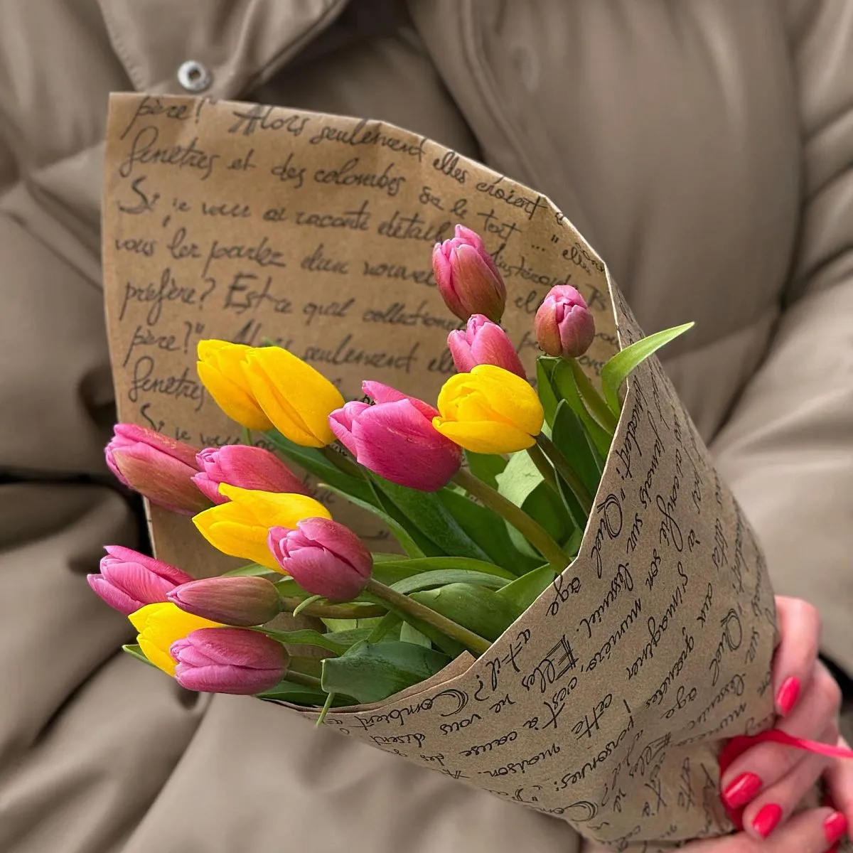 Букет из 15 микс тюльпанов