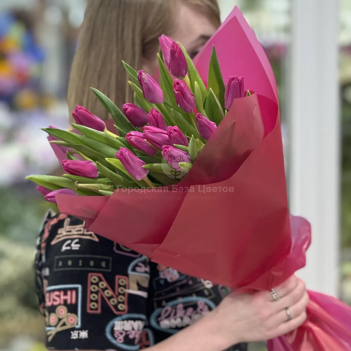 57 красных тюльпанов фото №1 57 красных тюльпанов