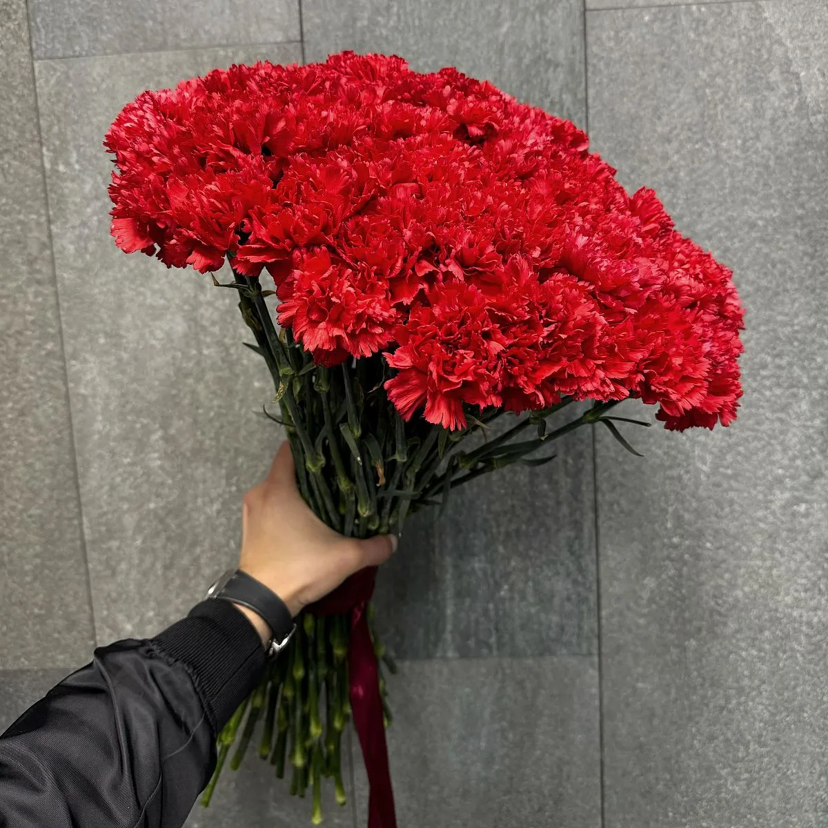 100 гвоздик