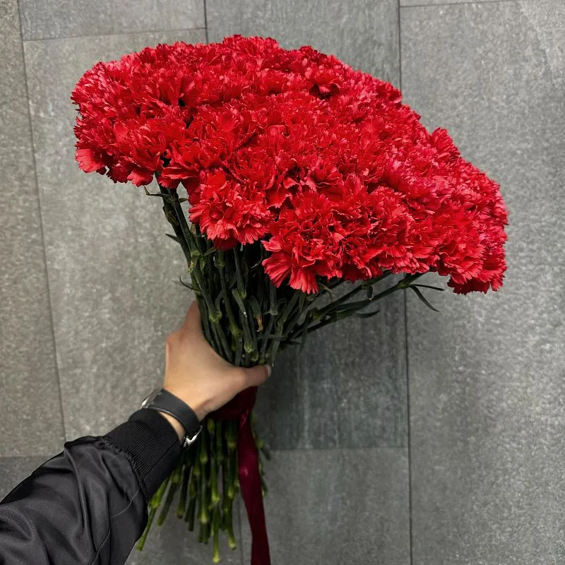 100 гвоздик