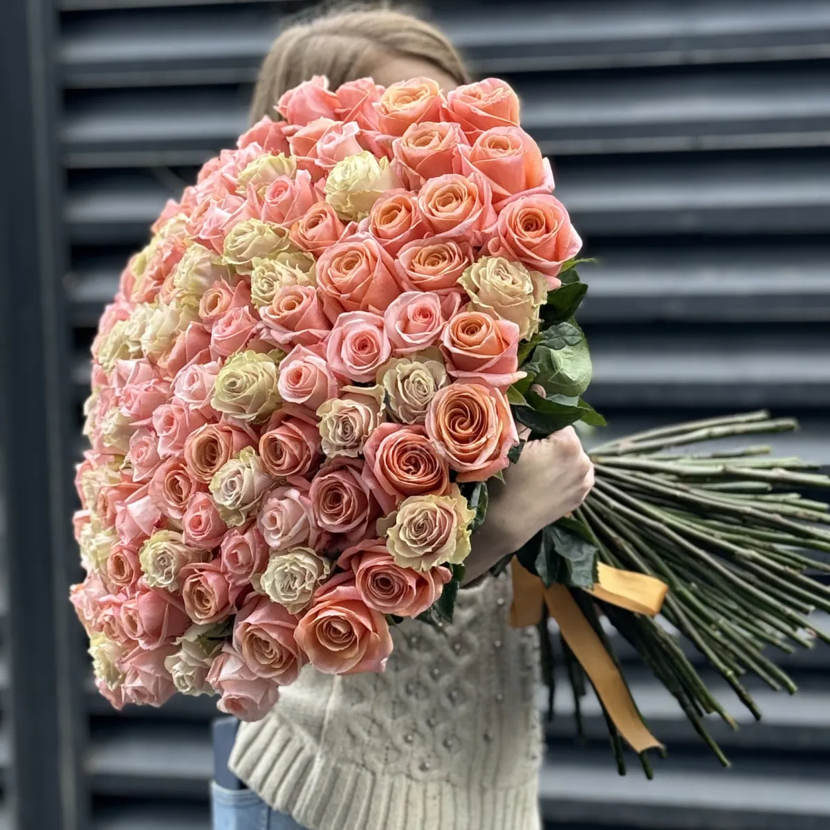 Букет 101 персиковая роза эквадор (70см)