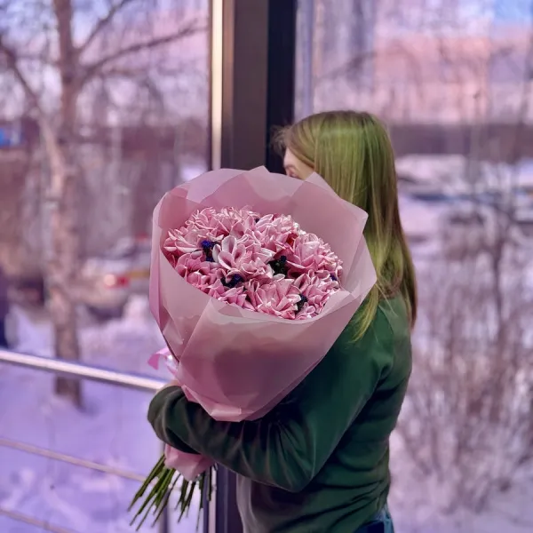 Букет из роз эквадор и астер большой