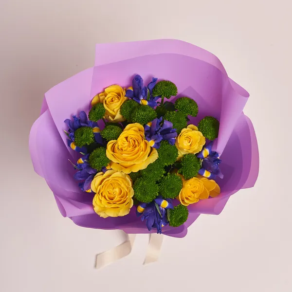 Букет из желтых роз и ирисов (55 см)
