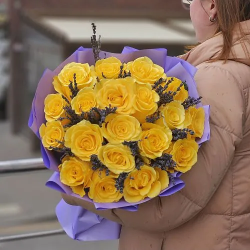 19 роз (60 см)