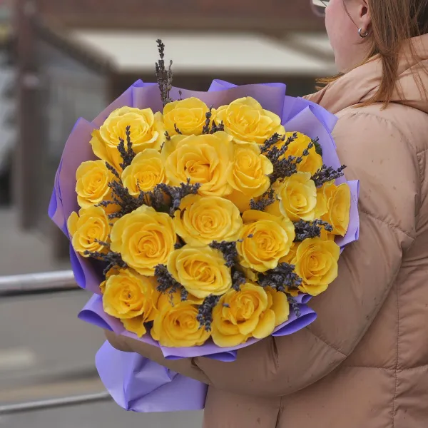 19 роз (60 см)