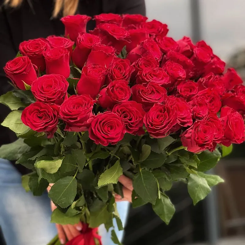 57 красных роз (70 см)