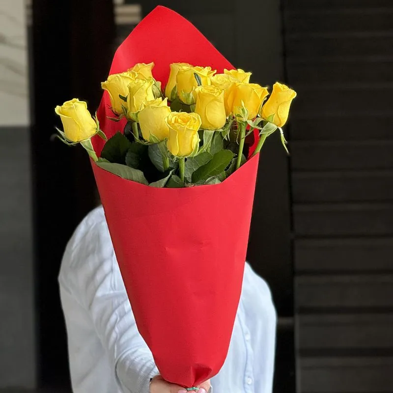 Букет из 13 жёлтых роз (50 см)