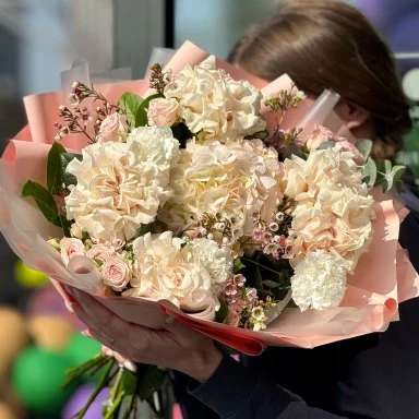 Большой букет из роз «Пастельный поцелуй»