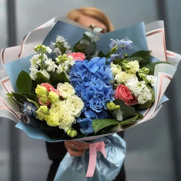 Букет из роз, эустом и гортензии фото №1 Букет из роз, эустом и гортензии
