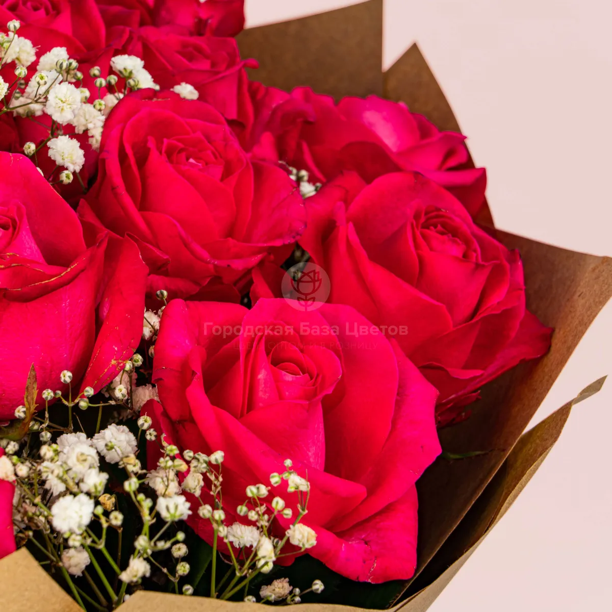 Букет из красных роз и гипсофилы фото №4 Букет из красных роз и гипсофилы