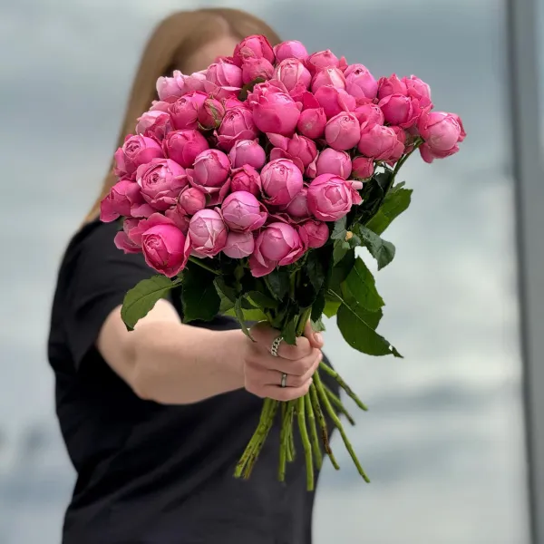 15 розовых кустовых роз (60 см)