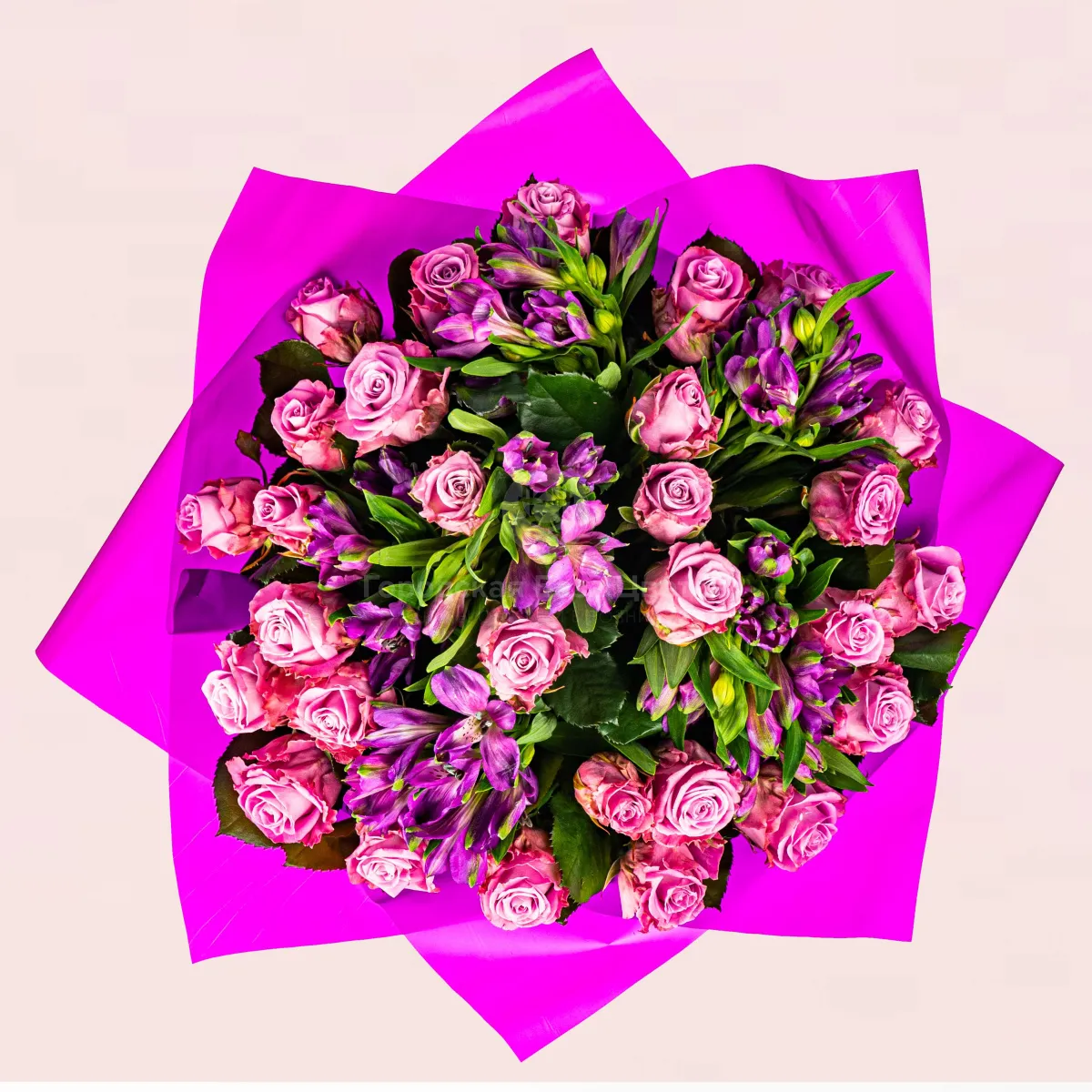 Букет из розовых роз и альстромерий фото №2 Букет из розовых роз и альстромерий