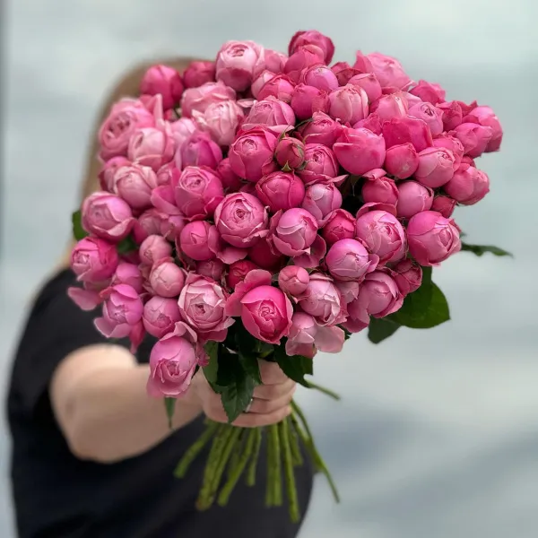 23 розовых кустовых роз (60 см)